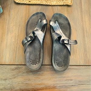 Medium sandals